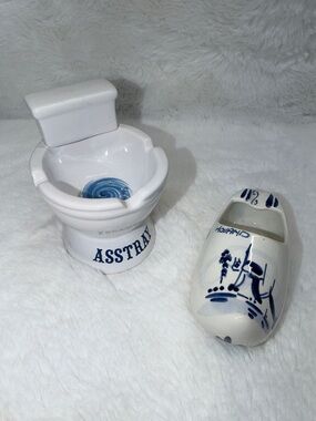 White Ceramic Toilet Ashtray with Delft-Style Shoe 👞